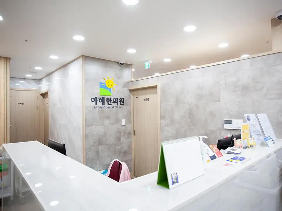 흰색 접수·수납 데스크